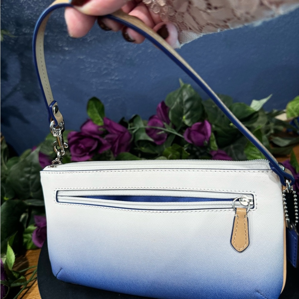 Coach Leather Ombre Wristlet EUC - Picture 8 of 9